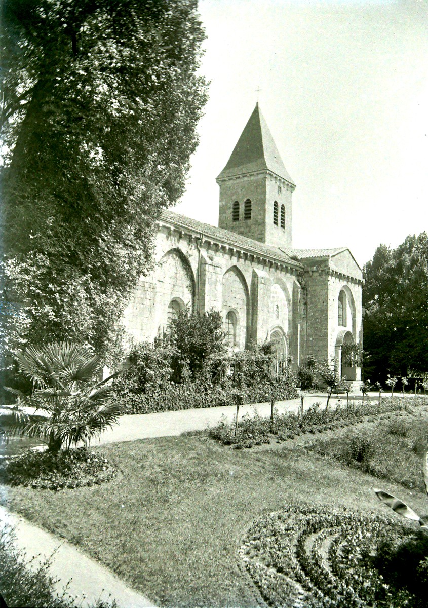Ancienne abbaye de Ligueux SHAP 1200